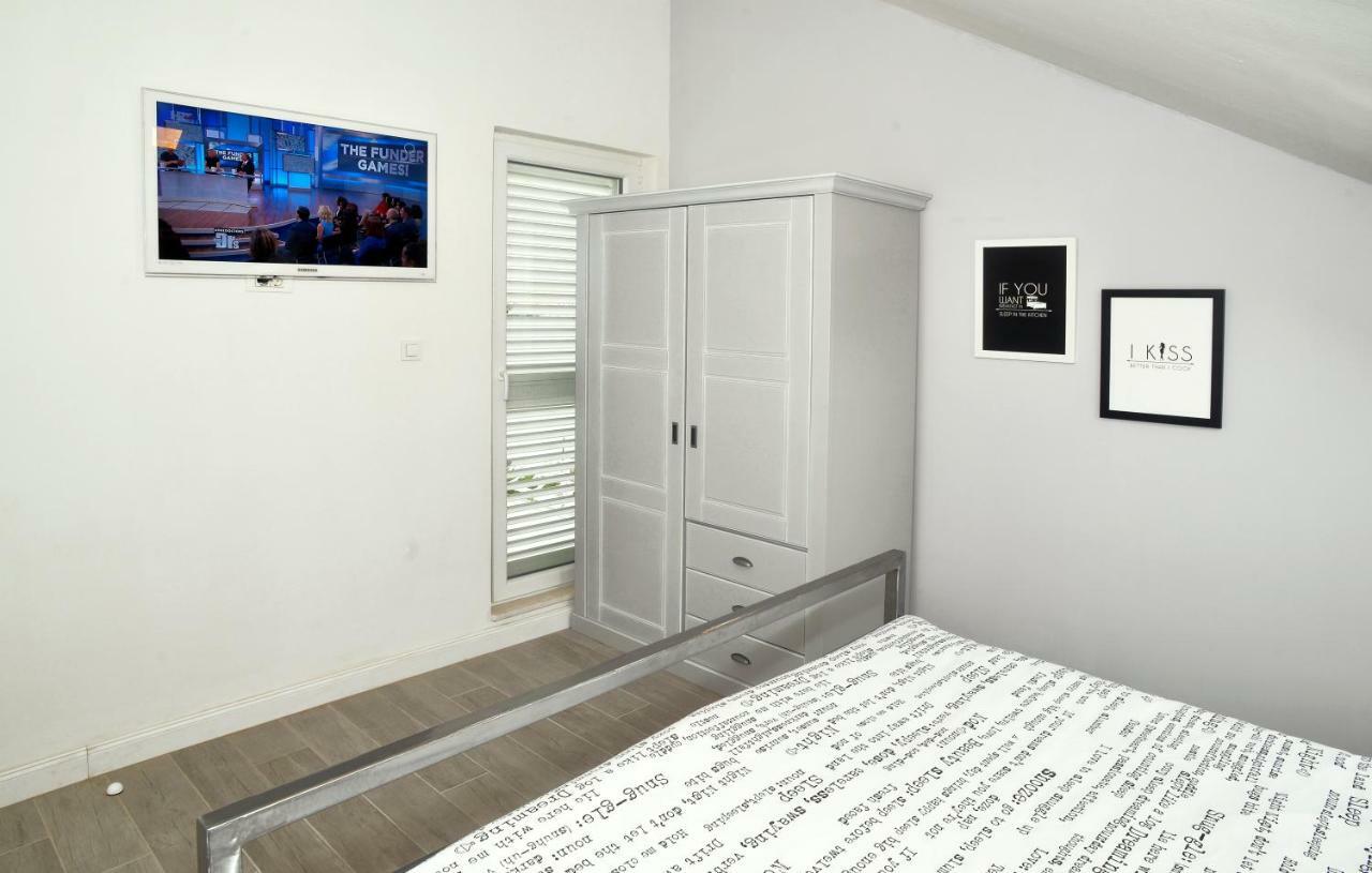 Apartment Holiday In ポドストラナ エクステリア 写真